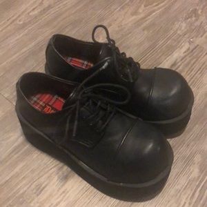 Demonia 8.5 Shoes